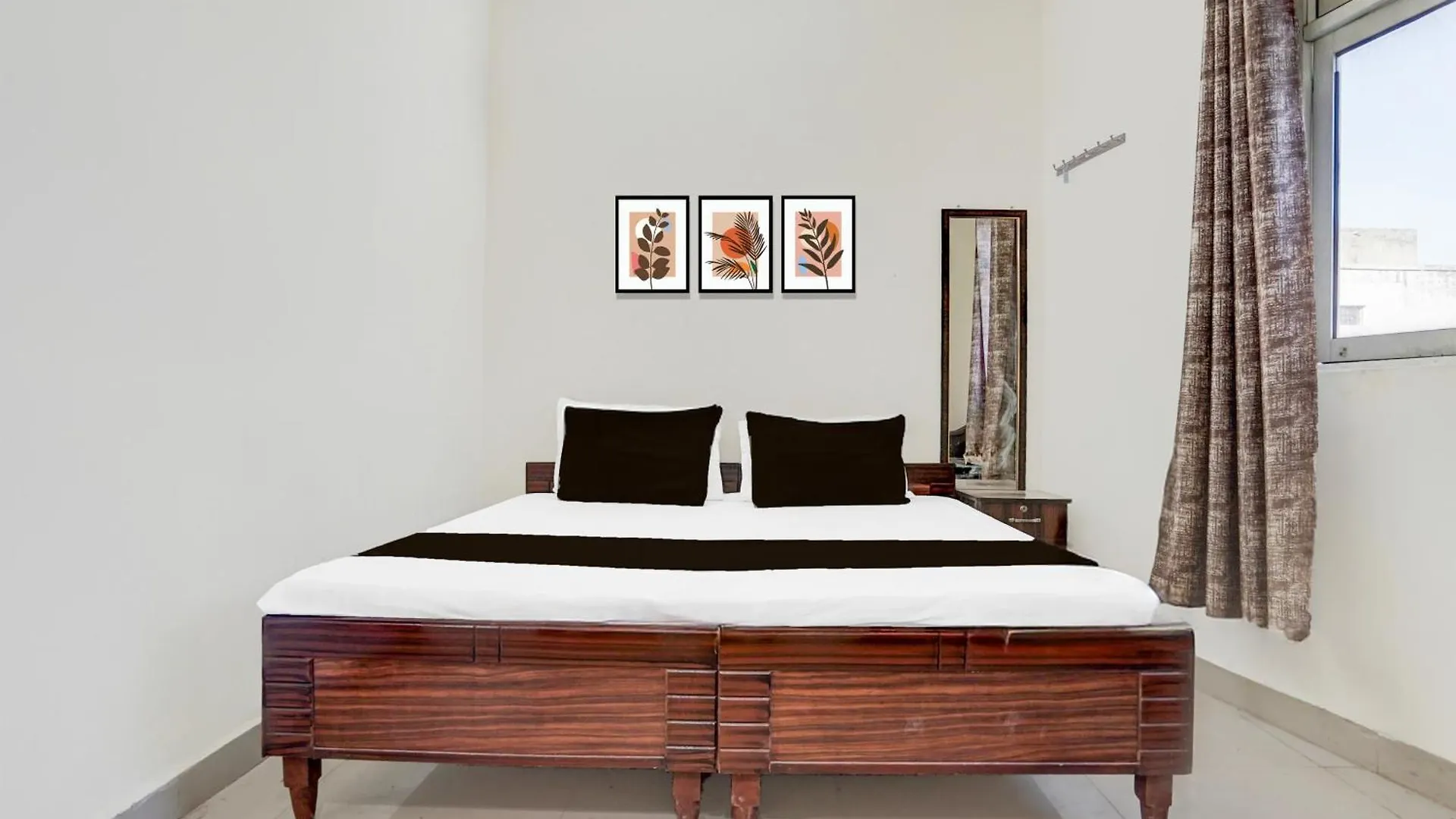 Hotel O Sainik Guest House Chandigarh India
